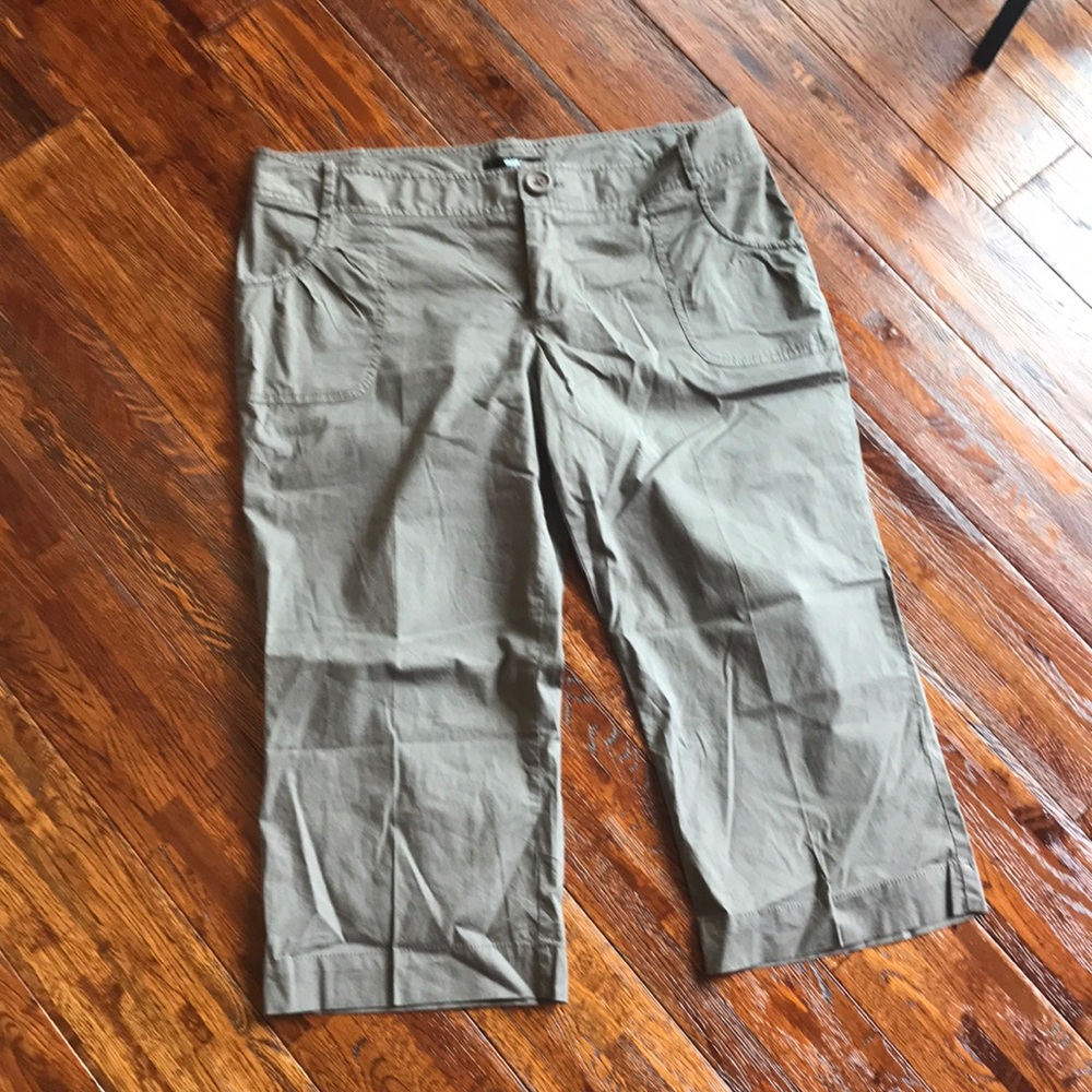 Mossimo Capris